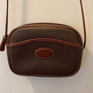 Why International crossover body bag